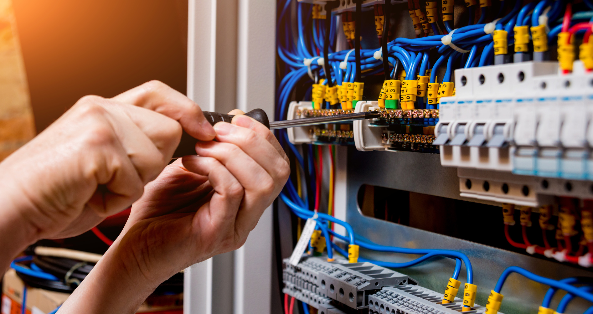 What renders electrician service to have a safe platform - Webfarmer